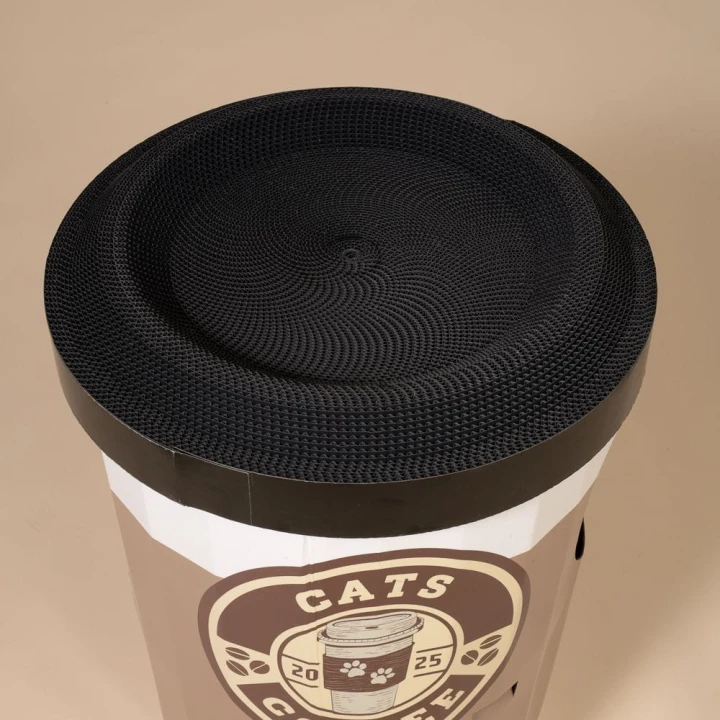 domek-dla-kota-tiaki-starcats-coffee-jaskinia-do-drapania-10
